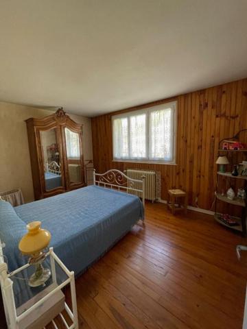 Charmante maison de village de 4 chambres sur 600 m2 de terrain avec garage