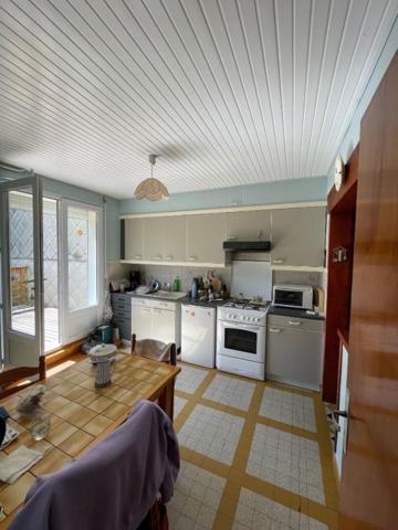 Charmante maison de village de 4 chambres sur 600 m2 de terrain avec garage