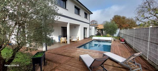 Bien située dans un quartier calme et résidentiel