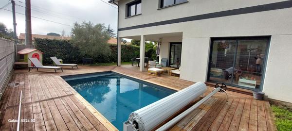 Bien située dans un quartier calme et résidentiel