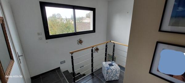 Bien située dans un quartier calme et résidentiel