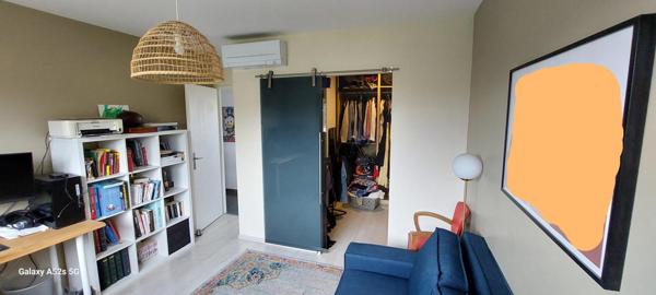 Bien située dans un quartier calme et résidentiel