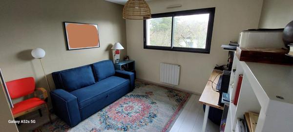 Bien située dans un quartier calme et résidentiel