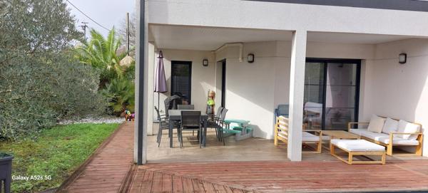 Bien située dans un quartier calme et résidentiel