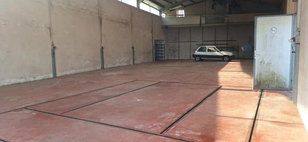 Hangar récent 200 m² proche Réquista