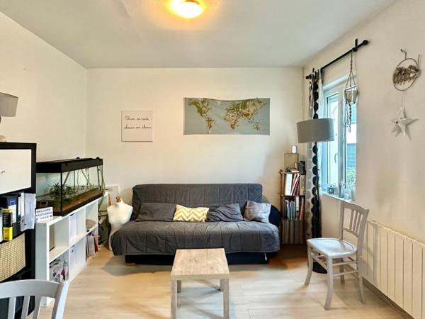 APPARTEMENT dans MAISON 38m² - COUR COMMUNE - CAVE