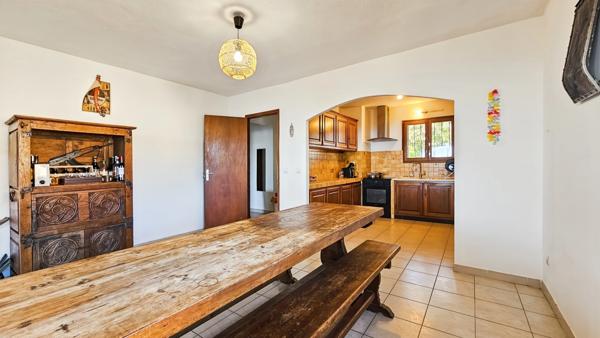 À vendre – Sari-Solenzara Vue mer panoramique et charme méditerranéen assuré