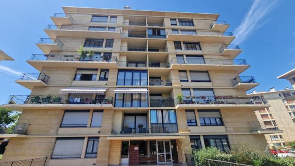 Bel Appartement F4 avec balcon en centre-ville de Mantes la Jolie