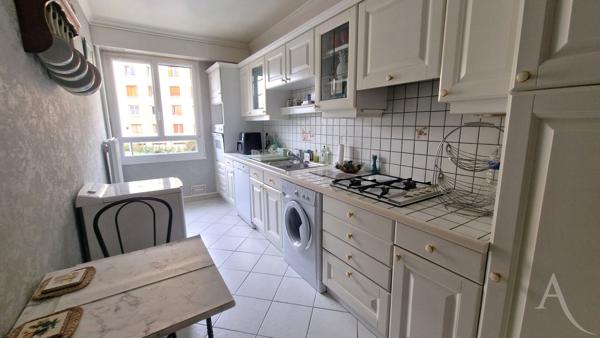 Bel Appartement F4 avec balcon en centre-ville de Mantes la Jolie