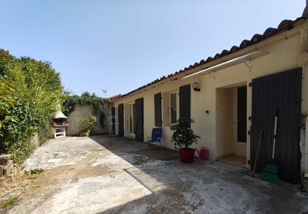 SPACIEUSE MAISON DE CAMPAGNE - PROCHE DE CHASSENEUIL