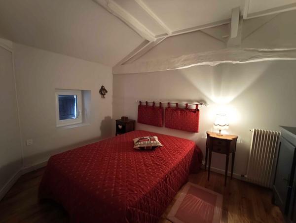 SPACIEUSE MAISON DE CAMPAGNE - PROCHE DE CHASSENEUIL