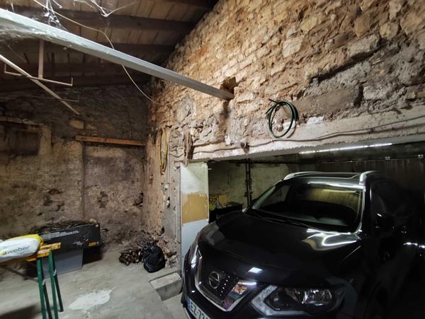 SPACIEUSE MAISON DE CAMPAGNE - PROCHE DE CHASSENEUIL