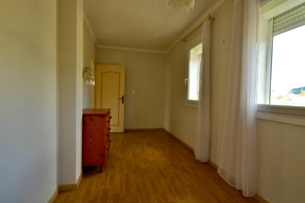 Maison à vendre 6 pièces FONTVIEILLE (13)