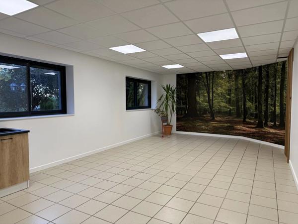 Location Local commercial 4 pièces 98 m2 à Luc-la-Primaube