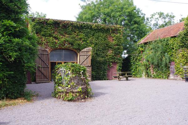 Saint-Pierre-la-Noaille (42190) 7 kms de Charlieu corps de ferme sur 5 hectares