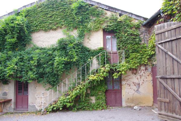 Saint-Pierre-la-Noaille (42190) 7 kms de Charlieu corps de ferme sur 5 hectares