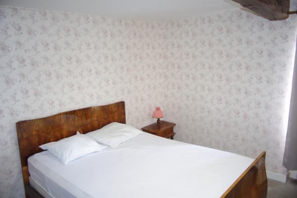 Saint-Pierre-la-Noaille (42190) 7 kms de Charlieu corps de ferme sur 5 hectares