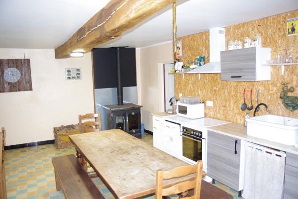 Saint-Pierre-la-Noaille (42190) 7 kms de Charlieu corps de ferme sur 5 hectares