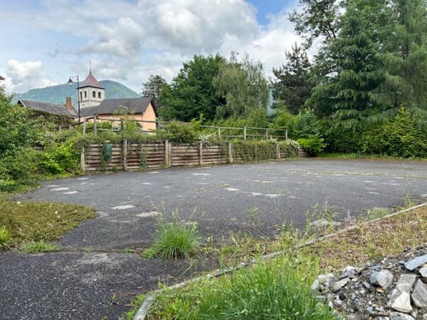 MARTHOD TERRAIN 576 m² CENTRE VILLAGE PROCHE ECOLE