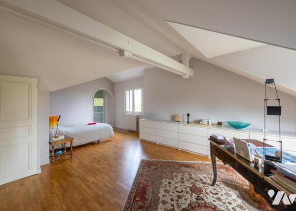 En exclusivité à Champigny, au coeur d'un parc verdoyant de 2511 m² et à proximité de tous comm...