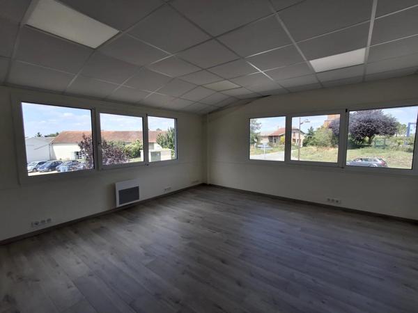 Location Bureau 4 pièces à Houdan