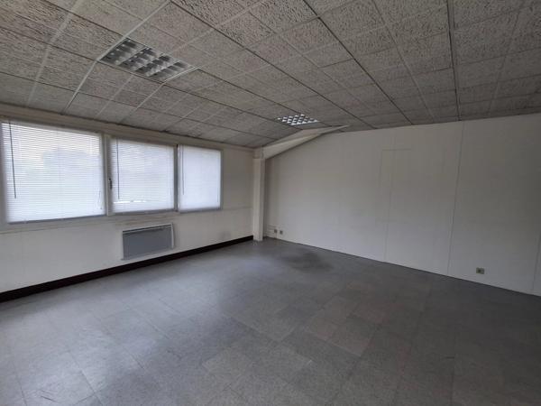 Location Bureau 4 pièces à Houdan