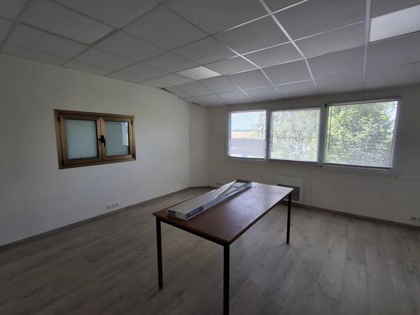 Location Bureau 4 pièces à Houdan