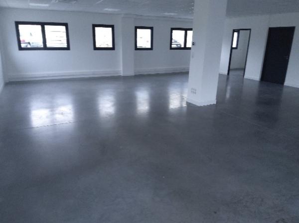 Bureaux
                                                                                                                                                                                                                                                                                                                                                                                                                                            140  m²