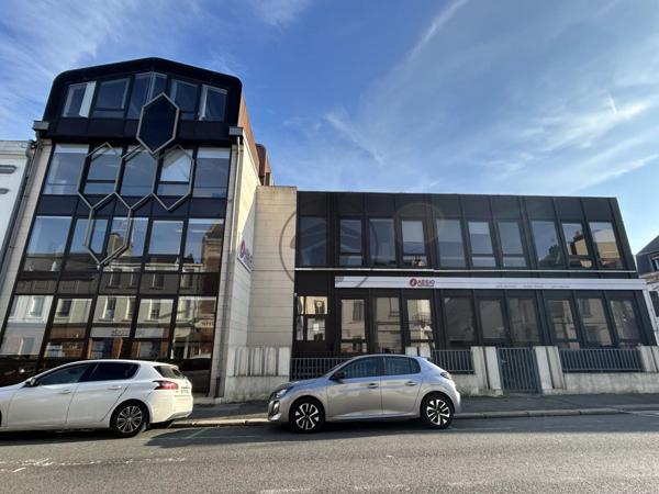 Location Bureau 11 pièces 337 m2 à Saint-Quentin