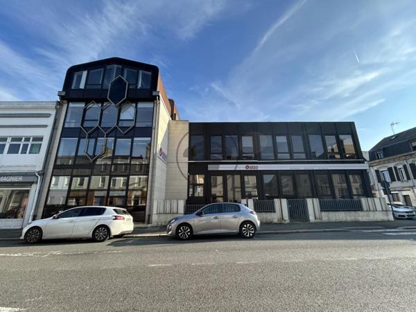 Location Bureau 11 pièces 337 m2 à Saint-Quentin