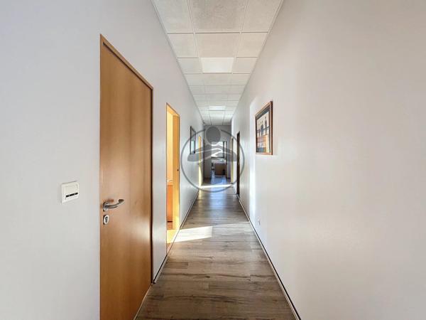 Location Bureau 11 pièces 337 m2 à Saint-Quentin