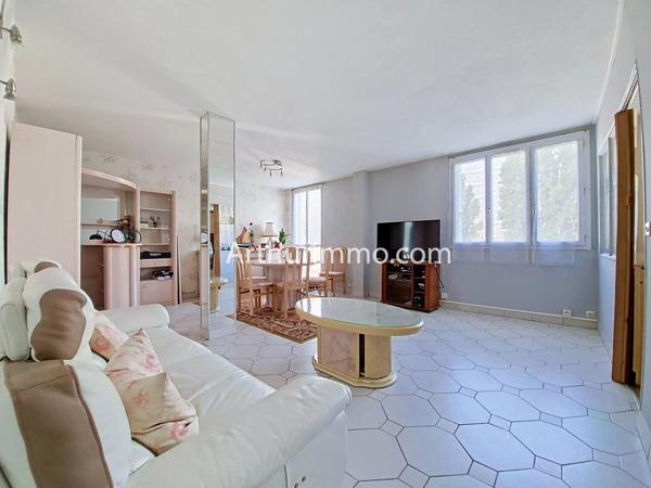 Vente                                                      Appartement
                        
                     5 pièces                      87 m2                     à Valenton