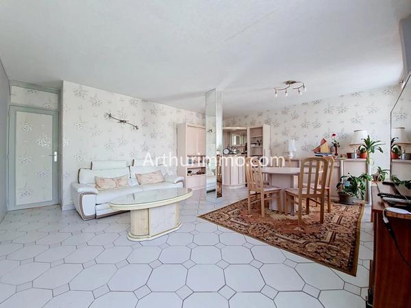 Vente                                                      Appartement
                        
                     5 pièces                      87 m2                     à Valenton