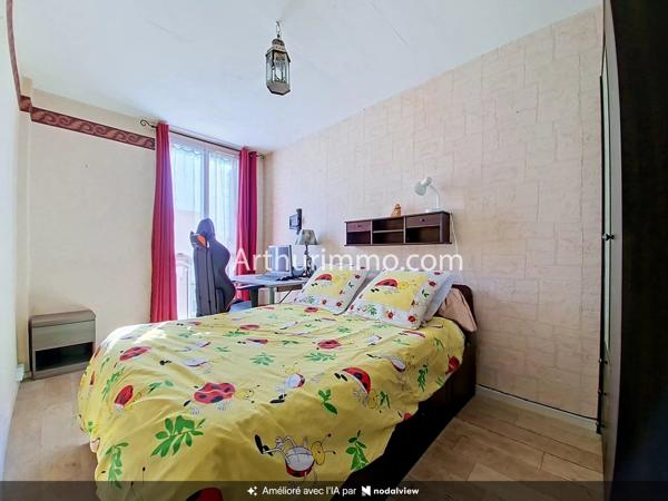 Vente                                                      Appartement
                        
                     5 pièces                      87 m2                     à Valenton