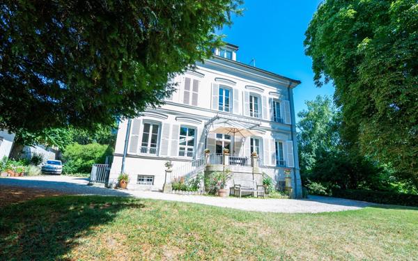 Maison à vendre    9 pièces •  Château-Thierry