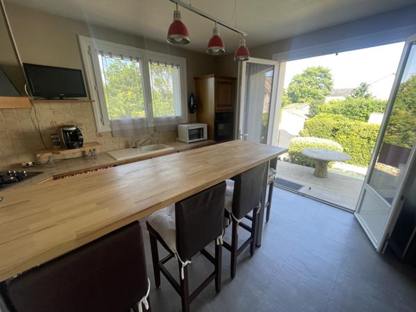 Vouillé (86190) MAISON LUMINEUSE DE 102 M2 AVEC BEAU JARDIN ARBORE DE 1.800 M2