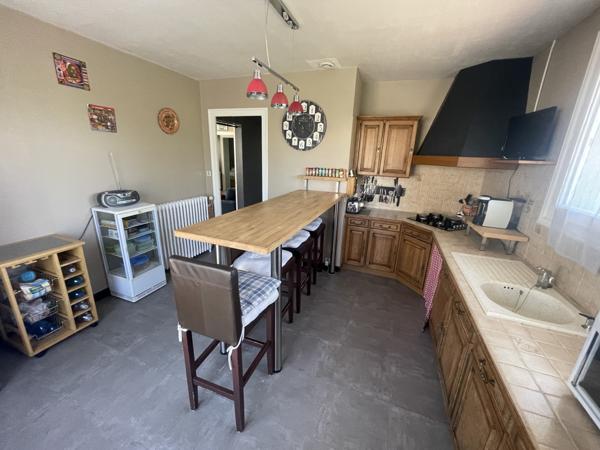 Vouillé (86190) MAISON LUMINEUSE DE 102 M2 AVEC BEAU JARDIN ARBORE DE 1.800 M2