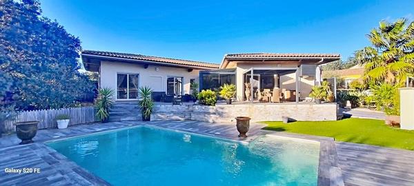 Villa spacieuse de 168m2 avec une piscine s'étendant sur 851m2 de terrain