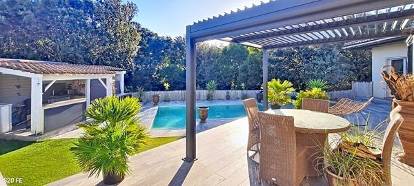 Villa spacieuse de 168m2 avec une piscine s'étendant sur 851m2 de terrain