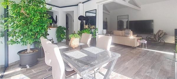 Villa spacieuse de 168m2 avec une piscine s'étendant sur 851m2 de terrain