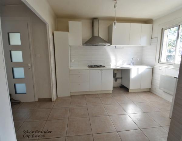 Maison à vendre plain-pied 4 pièces VENTABREN (13)