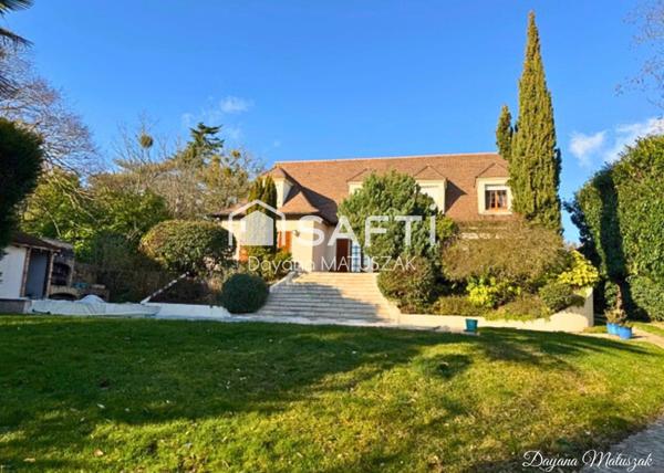 Demeure exposée plein sud avec piscine et spa