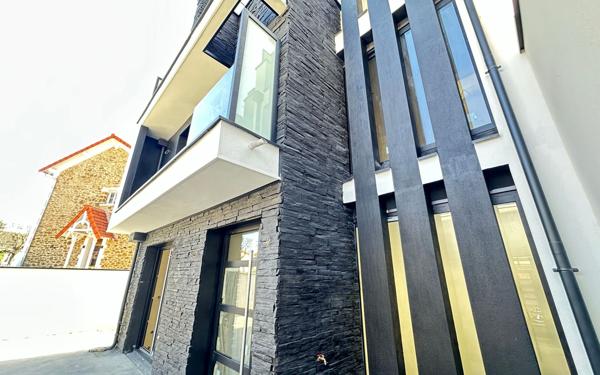 Maison à vendre    5 pièces • 299 m2 Saint-Maur-des-Fossés