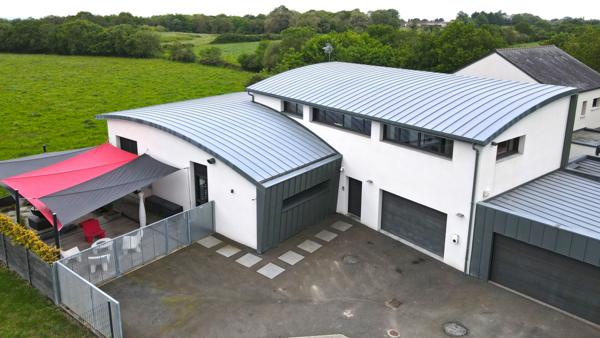 Maison trés haut de gamme aux portes de SAUTRON
