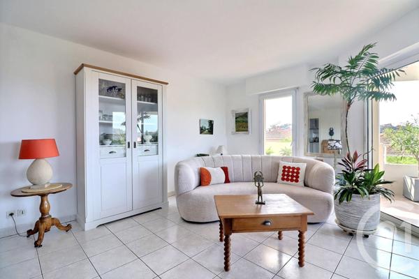 Appartement T3 à vendre  3 pièces - 69 m2 ST RAPHAEL - 83