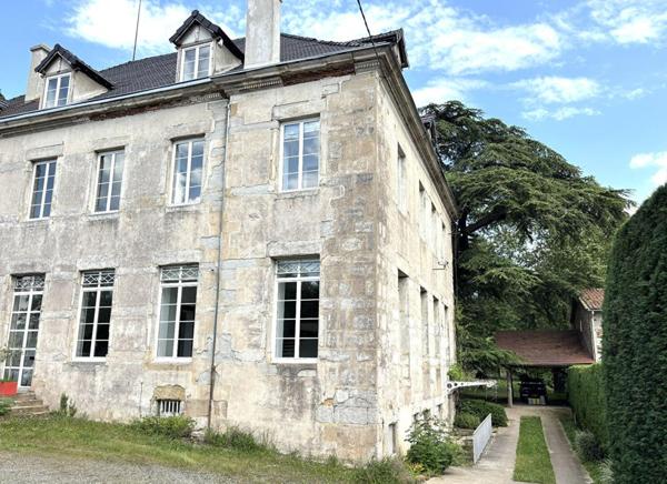 LA TALAUDIERE 42350 Propriété dans une maison de maitre Appartement 454m² 4 chambres