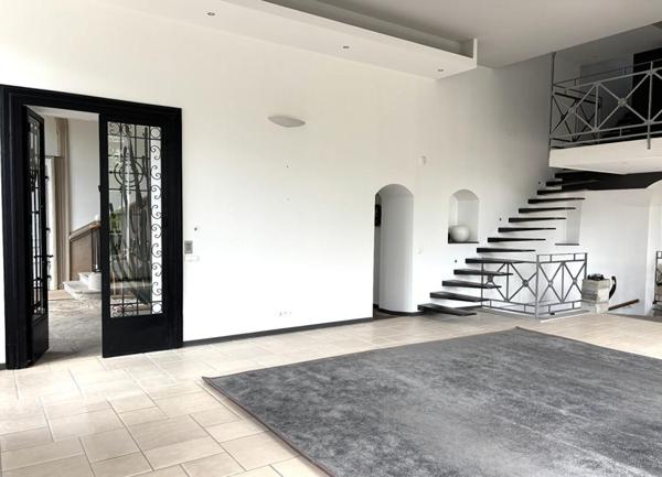 LA TALAUDIERE 42350 Propriété dans une maison de maitre Appartement 454m² 4 chambres