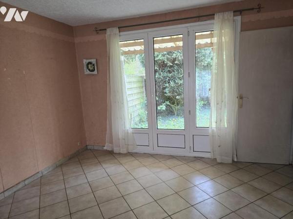Maison semi mitoyenne sur une parcelle de 443m² 3 chambres jardin garage