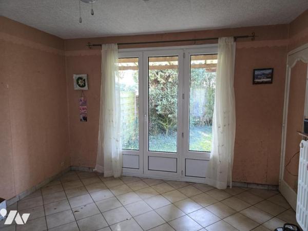 Maison semi mitoyenne sur une parcelle de 443m² 3 chambres jardin garage