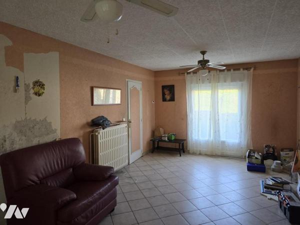 Maison semi mitoyenne sur une parcelle de 443m² 3 chambres jardin garage